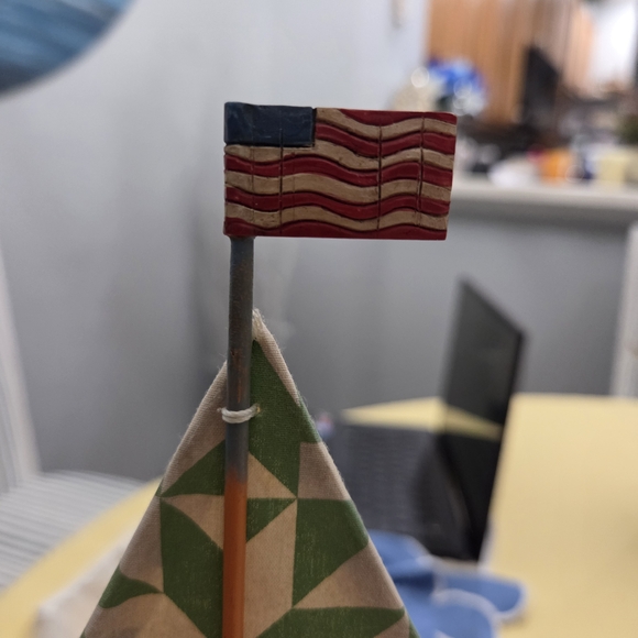 Jim Shore "THE WIND AT MY BACK" Sailboat 2012 #118735 - Picture 8 of 9